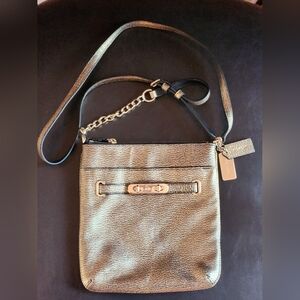 Almost new! Coach metalic gold swagger polished Pebble leather Crossbody bag